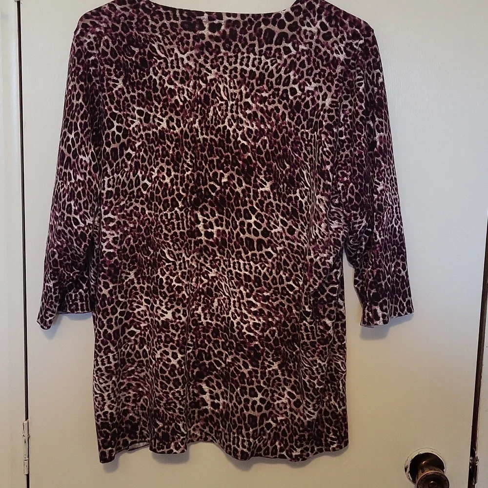 Roz & Ali v-neck purple and white leopard print sweater 3X - Picture 6 of 6